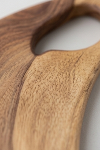 Planche à découper en bois de manguier en forme de croissant de lune, plateau de service pour charcuterie - Product Image 4