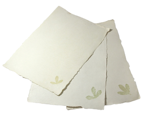 Papel de algodón reciclado hecho a mano con bordes irregulares (bordes naturales) A4, papeles de carta con impresión de hojas frescas, juego de papelería. - Product Image 3