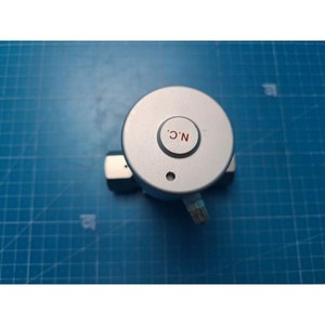 Válvula de Diafragma de Alta Pureza FUJIKIN 316L 21367, Usada como Pieza de Repuesto para Equipos de Semiconductores Legacy - Product Image 2