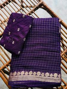 Sari de Georgette de Viscosa Pura con Pallu y Blusa con Borde de Jacquard Ruso de Viscosa del Mismo Tono para Fiesta - Product Image 2