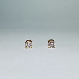 Pendientes de Oro Sólido de 14K con Diamante Natural Certificado por GIA, Corte Brillante Redondo de 0.5 Quilates - Product Image 2