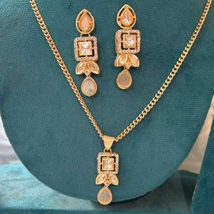 Ensemble collier et boucles d'oreilles longues en laiton |   Ensemble de colliers classiques avec placage en rhodium/platine |   Bijoux Cadeaux pour Femmes - Product Image 4