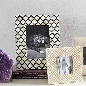 Cadre photo en résine avec incrustation de nacre, cadre décoratif floral en os incrusté pour la maison, cadeau de mariage - Product Image 3