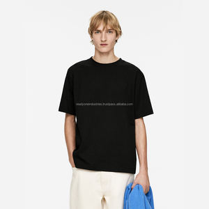 เสื้อยืดคอกลมทรงหลวมเปิดไหล่สำหรับผู้ชายหรูหราผ้าคอตตอนแบบสตรีทแวร์ผ้าเจอร์ซีย์โลโก้ออกแบบได้ตามต้องการ - Product Image 1