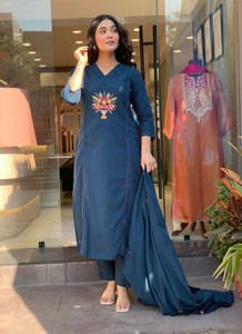 NUEVO LANZAMIENTO: Conjunto de Salwar Kameez para Mujer, Kurta Bordada, Estilo Gajaro ERIE Moderno para Fiestas, Todas las Temporadas, Viscosa Pura de Secado Rápido - Product Image 5