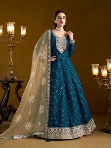Costume Anarkali semi-couture moderne en jacquard brodé Chanderi pour bal de promo, mariage et Diwali - Product Image 3