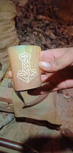 Vaso de cuerno vikingo hecho de búfalo natural y vaso de chupito de cuerno de buey con base de madera auténtico vikingo medieval - Product Image 6