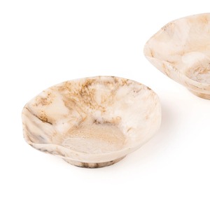 Grand bol de service en résine époxy avec plateau surélevé et soucoupes design pour une mise en scène de table haut de gamme pour le Ramadan - Product Image 4