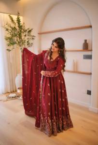 Vestido Doremon con bordado de lentejuelas y pedrería, diseño de diseñador, con falda y dupatta, completamente cosido, listo para usar. - Product Image 2