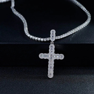 Collier pendentif tendance personnalisé Hip Hop en argent 925 plaqué rhodium avec croix de Jésus en moissanite, idéal pour les fêtes religieuses chrétiennes - Product Image 2