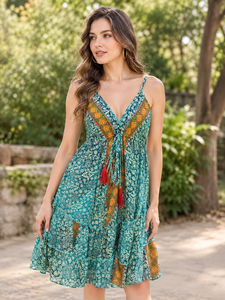 Vestido Premium Bohemio Verde con Estampado Floral, Tirantes Finos, Dobladillo con Volantes, Escote en V Profundo, Espalda Descubierta con Cordón Ajustable para Mujer - Product Image 1