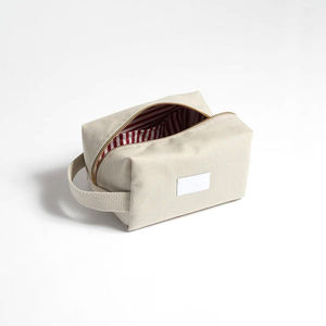 Pochette de maquillage en toile de coton écologique, trousse de toilette durable avec fermeture éclair métallique pour l'organisation de la salle de bain - Product Image 4