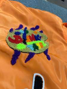 Chaqueta Bomber con Cuello en V Personalizable, Chaqueta Cortavientos de Alta Calidad con Bordado Cheniyall Colorido y Elegante, Sudadera Casual y Urbana - Product Image 6