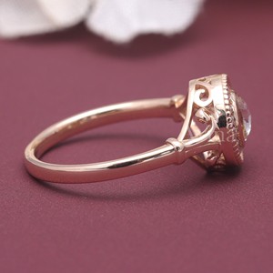 Bague en diamant champagne taille ronde en or rose/jaune et blanc 18 carats, style vintage avec halo de diamants, pour femme, bijoux fins de fiançailles - Product Image 3