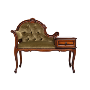 Canapé trois places vintage classique avec coussins à motifs floraux et structure en bois de chêne sculpté à la main - Product Image 1