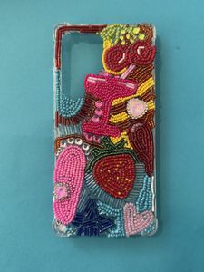 เคสโทรศัพท์ทำมือลายเทวดาประดับลูกปัด พร้อมลวดลายเรขาคณิตสีทองและสีขาว รูปทรงสี่เหลี่ยมผืนผ้า วัสดุผ้าปักลาย - Product Image 3