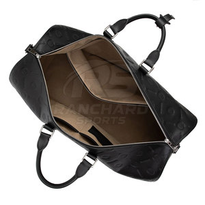 Sac de voyage élégant en cuir, sac de week-end pour voyages d'affaires, léger, durable, avec coutures soignées, sacs de voyage en cuir - Product Image 4