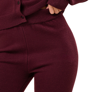 Conjunto de Top de Punto Acanalado Color Borgoña con Botones y Pantalones Acampanados para Mujer, Ropa de Salón Premium, Atuendo Deportivo Coordinado - Product Image 4