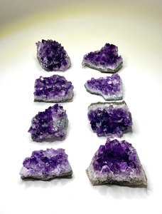 Groupe de cristaux d'améthyste naturelle, spécimen de géode, pierre pour décoration de la maison, ornement artisanal Feng Shui, forme irrégulière polie - Product Image 4