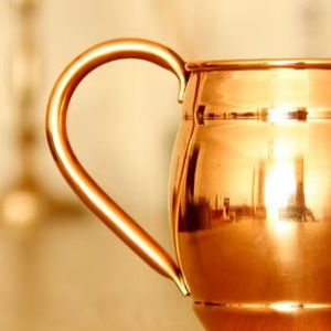 Taza Moscow Mule de Cobre Martillado de Lujo Ecológica Daystar Trade con Asa y Pajita |   Vajilla para Cócteles Hecha a Mano - Product Image 4