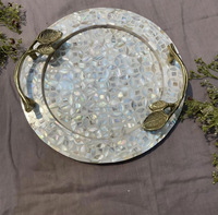 Plateaux décoratifs ronds de haute qualité, fortement recommandés, avec incrustations florales en nacre et poignées en laiton, pour Diwali, design contemporain