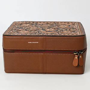 Bolso de mano de cuero para mujer con diseño floral en relieve, doble cremallera, estructurado, para viaje o noche. - Product Image 1