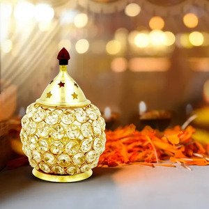 Lampe décorative de table en laiton poli et verre doré, style religieux, pour Diwali et la décoration intérieure - Product Image 2
