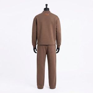 Conjunto Deportivo para Hombre, Sudadera Cuello Redondo Marrón y Pantalones Jogger, Dos Piezas en Color Sólido, Ropa Casual Urbana - Product Image 4