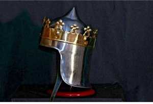 Casco de Metal con Corona, Armadura Histórica, Casco Decorativo de Caballero para Exhibición y Uso en Disfraces - Product Image 2