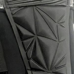 Guantes de Portero de Diseño Personalizado con Corte Híbrido, Látex Alemán de Primera Calidad en la Palma Delantera, Relieve en el Dorso y Inyección de Silicona - Product Image 6