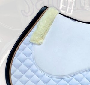 Manta de Montar Premium para Salto y Doma, Acolchada de Algodón, Cómoda, Antideslizante, Tamaño Full-Cob, Marca HMGLOBAL, con Borde de Espuma de 18mm - Product Image 3