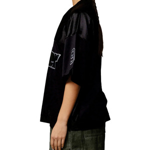 เสื้อเจอร์ซีย์อเมริกันฟุตบอลตาข่ายระบายอากาศทรงโอเวอร์ไซส์ สีดำ สตรีทแวร์ ลายกราฟิก หมายเลขที่แขนเสื้อ ระบายอากาศได้ดี สไตล์ทีม แบรนด์สั่งทำพิเศษ สหรัฐอเมริกา - Product Image 5