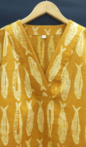 Top de Algodón Amarillo Mostaza |   Túnica Boho con Cuello en V |   Top hecho a mano con estampado de peces - Product Image 5