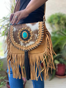 กระเป๋าสะพายไหล่หนังกลับขนสไตล์ตะวันตกสำหรับผู้หญิงพร้อมหินเทอร์ควอยซ์ - Product Image 2