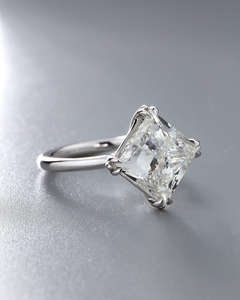 Anillo de Diamantes de Corte Princesa de Lujo para Mujer en Oro Blanco con Engaste de Garras, Elegante Regalo de Joyería para Compromiso, Boda o Aniversario - Product Image 2