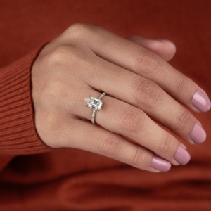Anillo de compromiso con diamante de corte esmeralda, banda pavé de oro de 14K, anillo solitario, anillo nupcial minimalista y delicado, anillo de propuesta, regalo para ella - Product Image 6