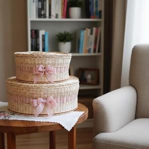 Juego de 3 Cestas Redondas Tejidas con Lazo Rosa, Ideales para Cestas de Regalo, Bodas, Damas de Honor y Almacenamiento Decorativo - Product Image 2