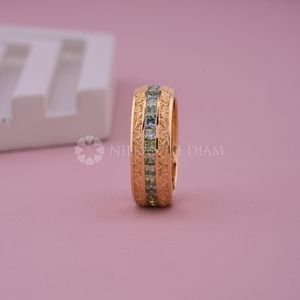 Bague pour homme tendance en diamant taille radiant, cultivé en laboratoire, certifié IGI, clarté VVS, avec bande en or blanc – Fournisseur indien de bijoux en gros - Product Image 2