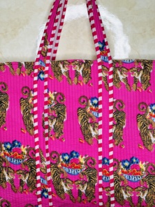 Bolso Tote de Algodón Acolchado Hecho a Mano con Estampado de Tigre |   Bolsas de Uso Diario con Estampado Animal Decorativo |   Bolso de hombro para mujer - Product Image 6
