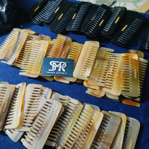 Peigne en corne naturelle de qualité supérieure pour cheveux et barbe Peigne antistatique écologique fait à la main Idéal pour l'utilisation en salon et le toilettage quotidien - Product Image 2