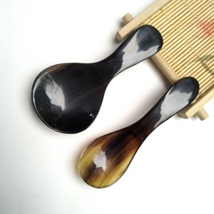 Cuillère en corne de buffle naturelle, fabriquée à la main et polie, idéale pour servir des épices, des condiments ou pour une utilisation décorative à table, de haute qualité - Product Image 5