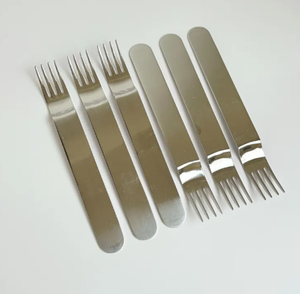 Ensemble de couverts de luxe en acier inoxydable argenté avec manche large et plat, cuillère, fourchette, couteau – Vente en gros - Product Image 4