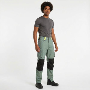 Pantalon cargo gris pour homme, style workwear, avec plusieurs poches et genouillères, en toile mi-lourde, idéal pour le printemps - Product Image 2