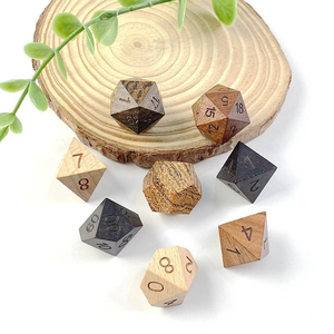 ชุดลูกเต๋าเกม D&D รูปทรงหลายเหลี่ยม ทำจากไม้แกะสลักโลโก้ตามสั่ง เป็นมิตรกับสิ่งแวดล้อม สำหรับเด็กและผู้ใหญ่ - Product Image 5
