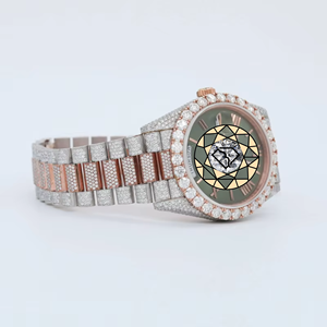 Montre-bracelet unisexe de luxe entièrement sertie de diamants, boîtier rond en acier inoxydable, mouvement à quartz analogique, cadran à chiffres romains, fermoir déployant - Product Image 1