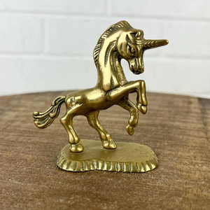 Sculpture élégante de licorne en laiton avec un savoir-faire détaillé pour les collectionneurs et la présentation décorative - Product Image 1