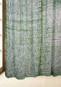 Rideau artisanal en coton imprimé tie-dye, style bohème, pour fenêtre, décoration durable pour salon, chambre et hôtel. - Product Image 3