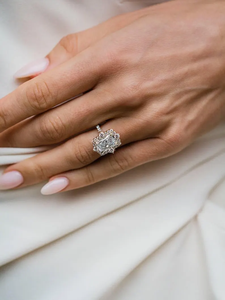 Bague de fiançailles de luxe en or avec halo de diamants de laboratoire taille radiant allongée et sertissage pavé, bijoux fins pour mariage - Product Image 1