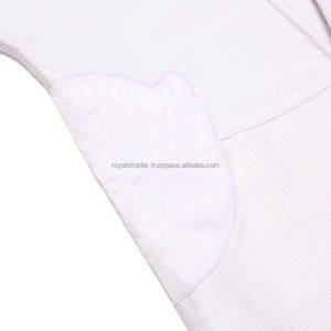 Ensemble de Jiu Jitsu Gi en polyester de conception personnalisée de haute qualité pour le karaté et le taekwondo, y compris les shorts-vêtements d'arts martiaux - Product Image 2