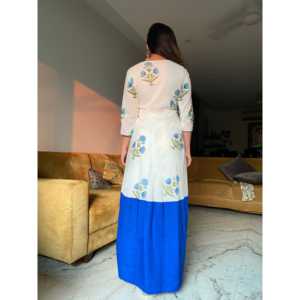 Robe bleue Big Butta respirante taille XS avec couleurs contrastées et taille naturelle pour usage quotidien - Product Image 2